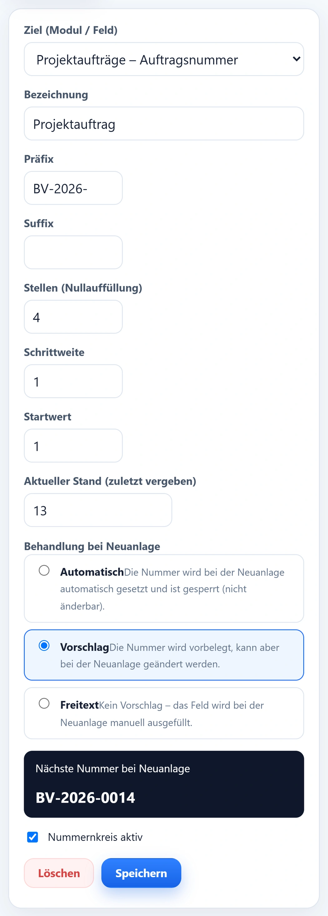 Der Nummernkreis-Editor von urqivo am Telefon: Ziel „Projektaufträge – Auftragsnummer“, Bezeichnung Projektauftrag, Präfix BV-2026-, Suffix leer, Stellen (Nullauffüllung) 4, Schrittweite 1, Startwert 1, aktueller Stand 13, bei „Behandlung bei Neuanlage“ ist Vorschlag gewählt, unten schwarz hinterlegt „Nächste Nummer bei Neuanlage: BV-2026-0014“.