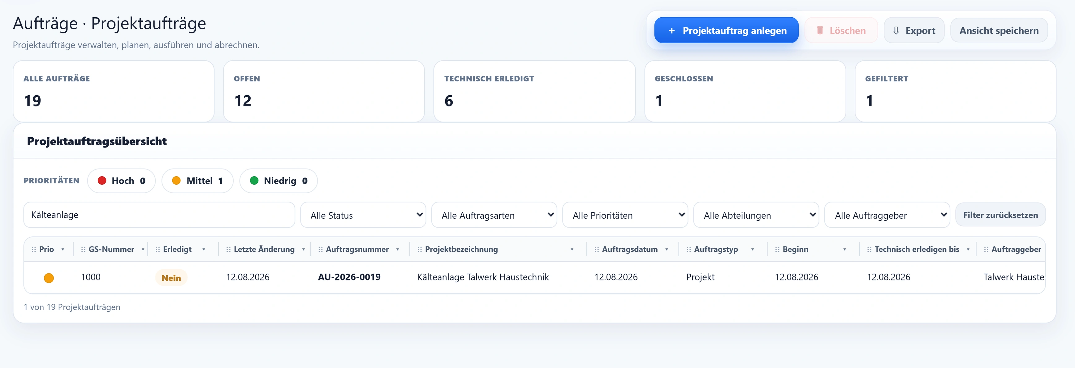 Das Modul Aufträge · Projektaufträge mit 19 Aufträgen, davon 12 offen: nach „Kälteanlage“ gefiltert bleibt eine Zeile – AU-2026-0019, Kälteanlage Talwerk Haustechnik, Auftragsdatum 11.08.2026, Auftragstyp Projekt, Auftraggeber Talwerk Haustechnik AG.