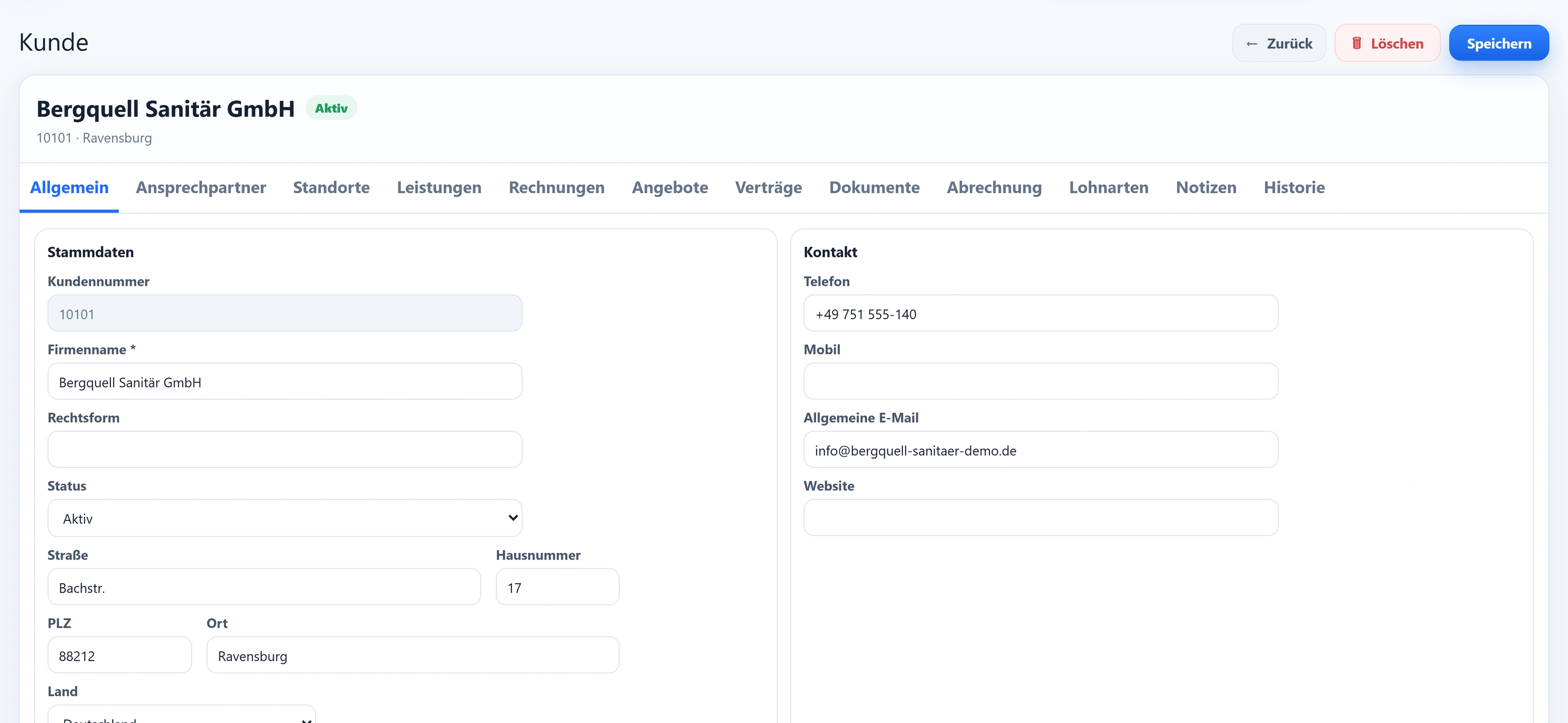 Die Kundenakte 10101 Bergquell Sanitär GmbH, Ravensburg, Status Aktiv, mit den Reitern Allgemein, Ansprechpartner, Standorte, Leistungen, Rechnungen, Angebote, Verträge, Dokumente, Abrechnung, Lohnarten, Notizen und Historie; im Reiter Allgemein stehen Kundennummer 10101, Straße Bachstr. 17, Telefon +49 751 555-140 und die E-Mail info@bergquell-sanitaer-demo.de.